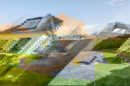 Foto 1 - Restyled Villa With Dishwasher, Near the Beach