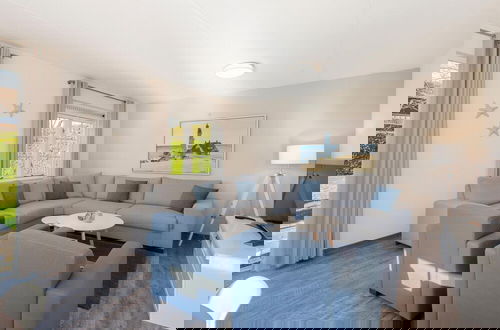 Foto 5 - Restyled Villa With Dishwasher, Near the Beach