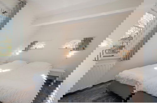 Foto 2 - Restyled Villa With Dishwasher, Near the Beach
