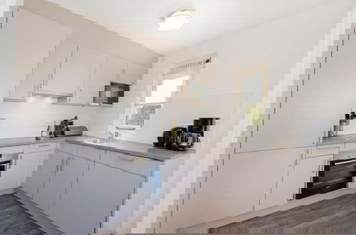 Foto 3 - Restyled Villa With Dishwasher, Near the Beach