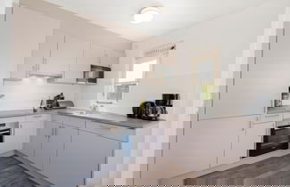 Foto 3 - Restyled Villa With Dishwasher, Near the Beach