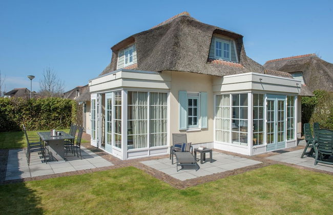 Restyled Thatched Villa Near the Sea in Cosy Domburg - Foto 1
