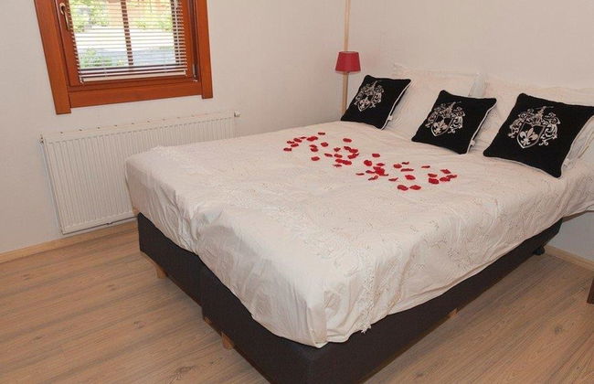 Wooden Chalet With Terrace and Microwave - Foto 2