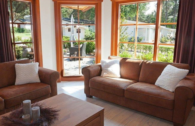 Wooden Chalet With Terrace and Microwave - Foto 8