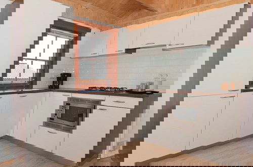 Foto 5 - Wooden Chalet With Terrace and Microwave