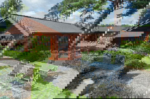 Foto 19 - Wooden Chalet With Terrace and Microwave