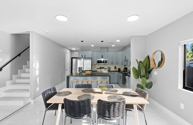Modern 4-BR House with Free Parking - Foto 12