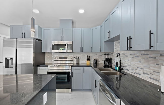 Modern 4-BR House with Free Parking - Foto 18