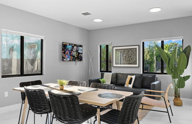 Modern 4-BR House with Free Parking - Foto 13