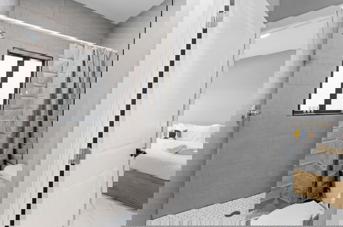Photo 25 - Modern 4-BR House with Free Parking