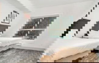 Foto 2 - Elevated Escapes 2BR Suite Overlooking Lake