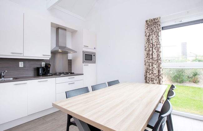 Detached Single Story Holiday Home Near the Sea - Foto 3