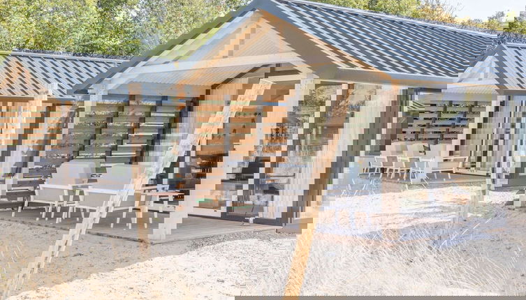 Foto 1 - Comfortable Lodge With Hammock, Near the Beach