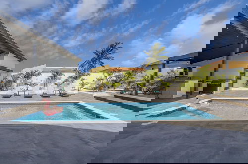 Foto 33 - Charming Home With Big Outdoors Pool in Noord