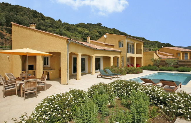 Peaceful Villa With Pool & Views - Photo 27