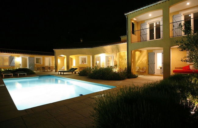 Peaceful Villa With Pool & Views - Photo 17