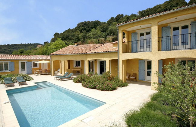 Peaceful Villa With Pool & Views - Photo 18
