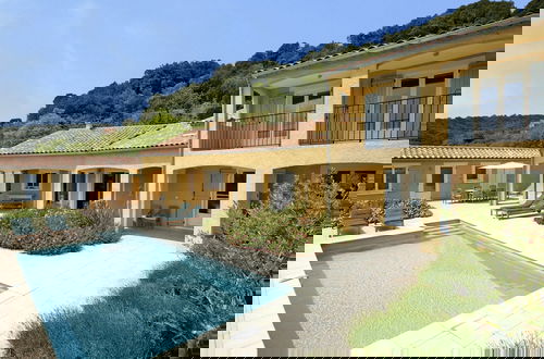 Foto 18 - Roquebrun Villa With Pool Stay