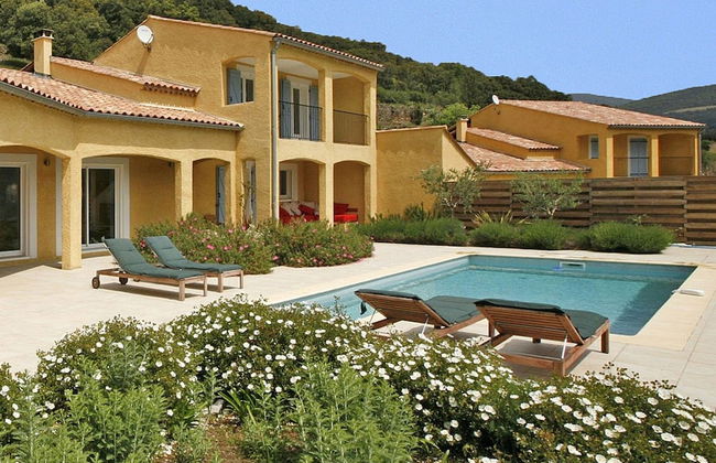 Peaceful Villa With Pool & Views - Photo 16