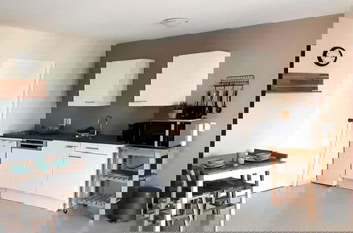 Foto 3 - Air-conditioned Mama Sha Apartment Near Jan Thiel