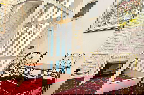 Foto 13 - Luxury Family Residence With Free Parking