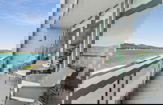 Foto 1 - Lux Waterfront - Prime Location Pool Gym Sauna