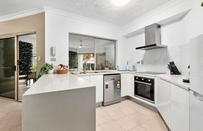 Reef Apartment Cairns - 4 Pools Resort BBQ - Foto 7