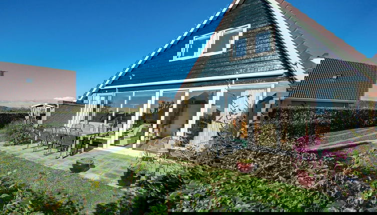 Foto 1 - Alluring Holiday Home Near Beach