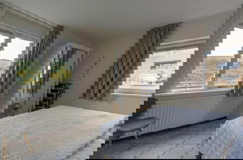 Foto 2 - Radiant Apartment Near Beach