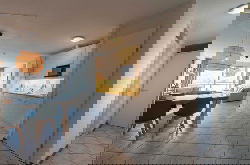 Foto 5 - Radiant Apartment Near Beach