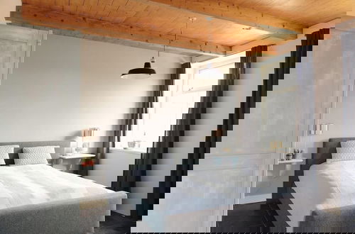 Foto 3 - Cozy Apartment With Garden