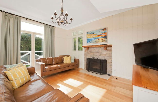 Hampton on Apollo - Ocean Mountain View Creekside Retreat Pet Friendly Free EV Charger Fireplace Wood Supplied During Winter - Foto 7