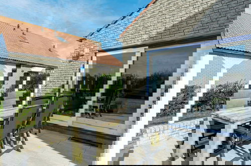 Foto 11 - Exquisite Villa Beachside With Pool