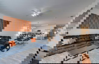 Foto 3 - 5/3 Pool Home Located in Sunset Ridge Community!