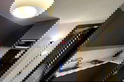 Foto 14 - Stylish Luxe Apartment Fr 0005