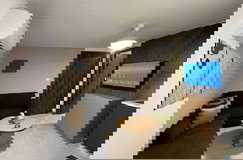 Foto 7 - Stylish Luxe Apartment Fr 0005