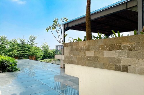 Photo 10 - Best Choice And Homey Studio At Gateway Park Lrt City Bekasi Apartment