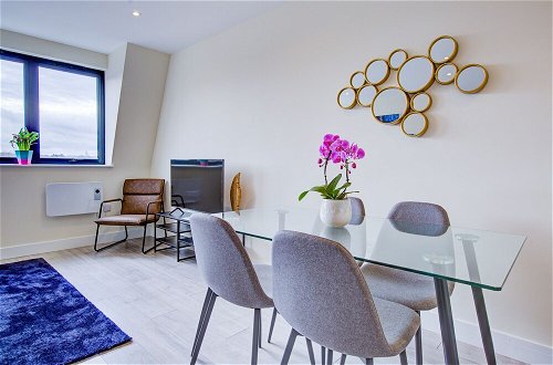 Photo 16 - Charming 2-bed Apartment in Cheam, Sutton