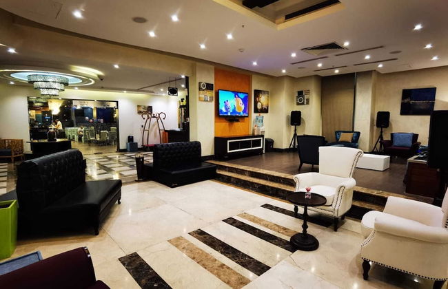 the continent residence - Photo 1