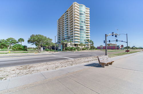 Photo 16 - Beachside Biloxi Club Condo: Balcony w/ Ocean View