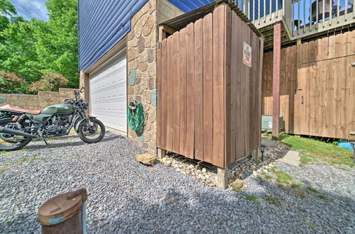 Foto 6 - Sevierville Lake House w/ Floating Dock & Bbq