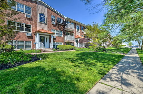 Photo 10 - Central & Contemporary NJ Condo: Steps to Shore