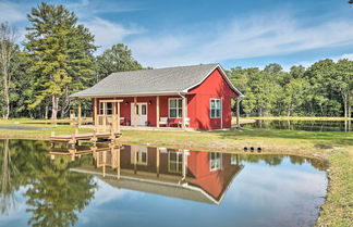 Foto 1 - Cottage w/ Pond Views: 13 Mi to Camelback Mountain