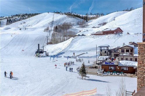Foto 12 - Sleek Colorado Getaway, Steps From Ski Lift