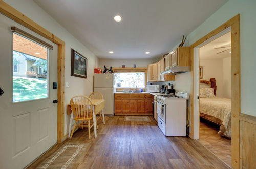 Photo 13 - Cozy Countryside Cabin in Robie Creek Park