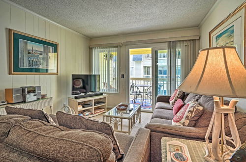 Photo 19 - Coastal Condo With Pool Access - Walk To Beach