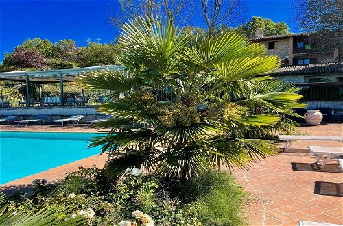 Photo 30 - Spoleto-poolside-sleeps-20pool, Jacuzzi, Gardens - Spectacular Grounds