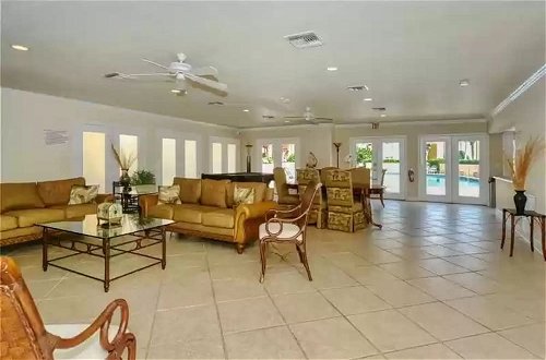 Photo 15 - Lovely 3 Bedroom Condo On Golf Course