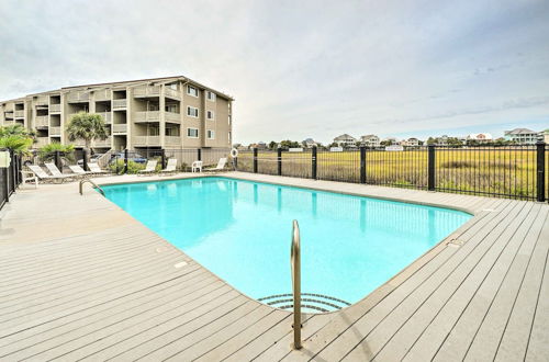 Photo 25 - Bright Carolina Beach Condo - Walk to Shore