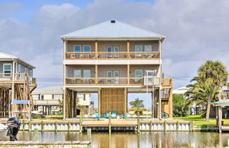 Foto 1 - Luxe Spacious Stilted Home W/kayaks: Walk to Beach